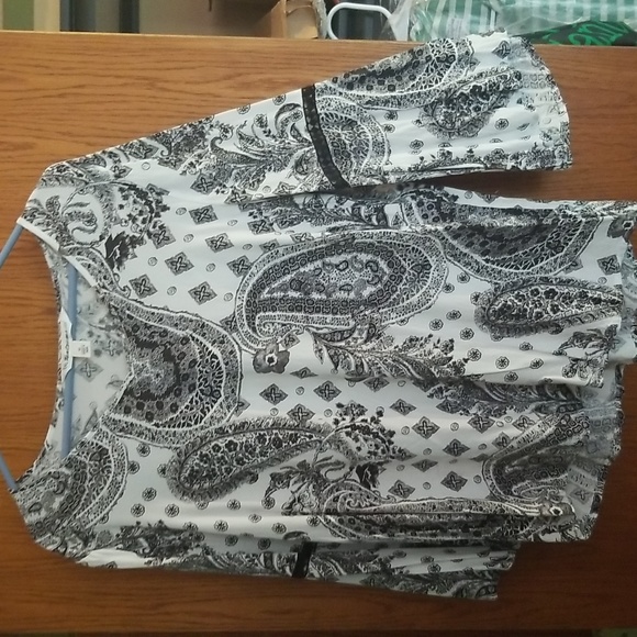 BOHO PAISLEY,  SIZE  MEDIUM  , BELL SLEEVE TOP - Picture 1 of 3